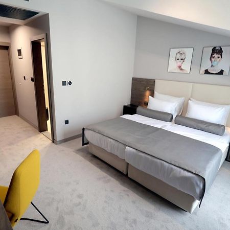 Hotel Milenij Макарска Екстериор снимка