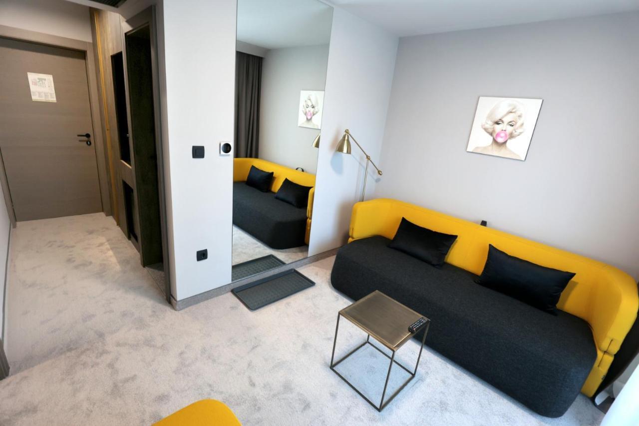 Hotel Milenij Макарска Екстериор снимка
