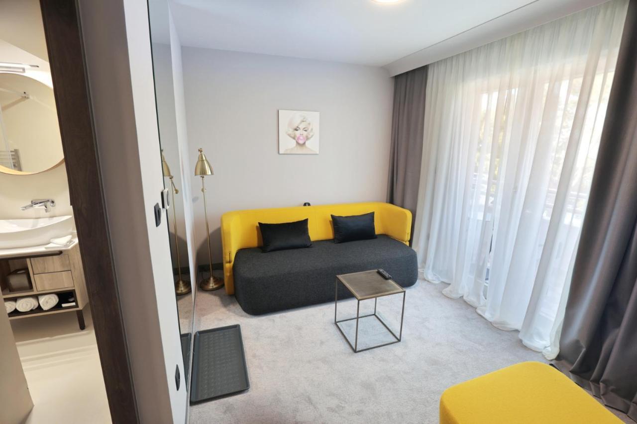 Hotel Milenij Макарска Екстериор снимка