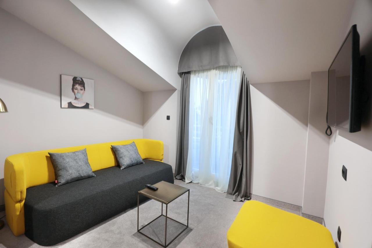 Hotel Milenij Макарска Екстериор снимка