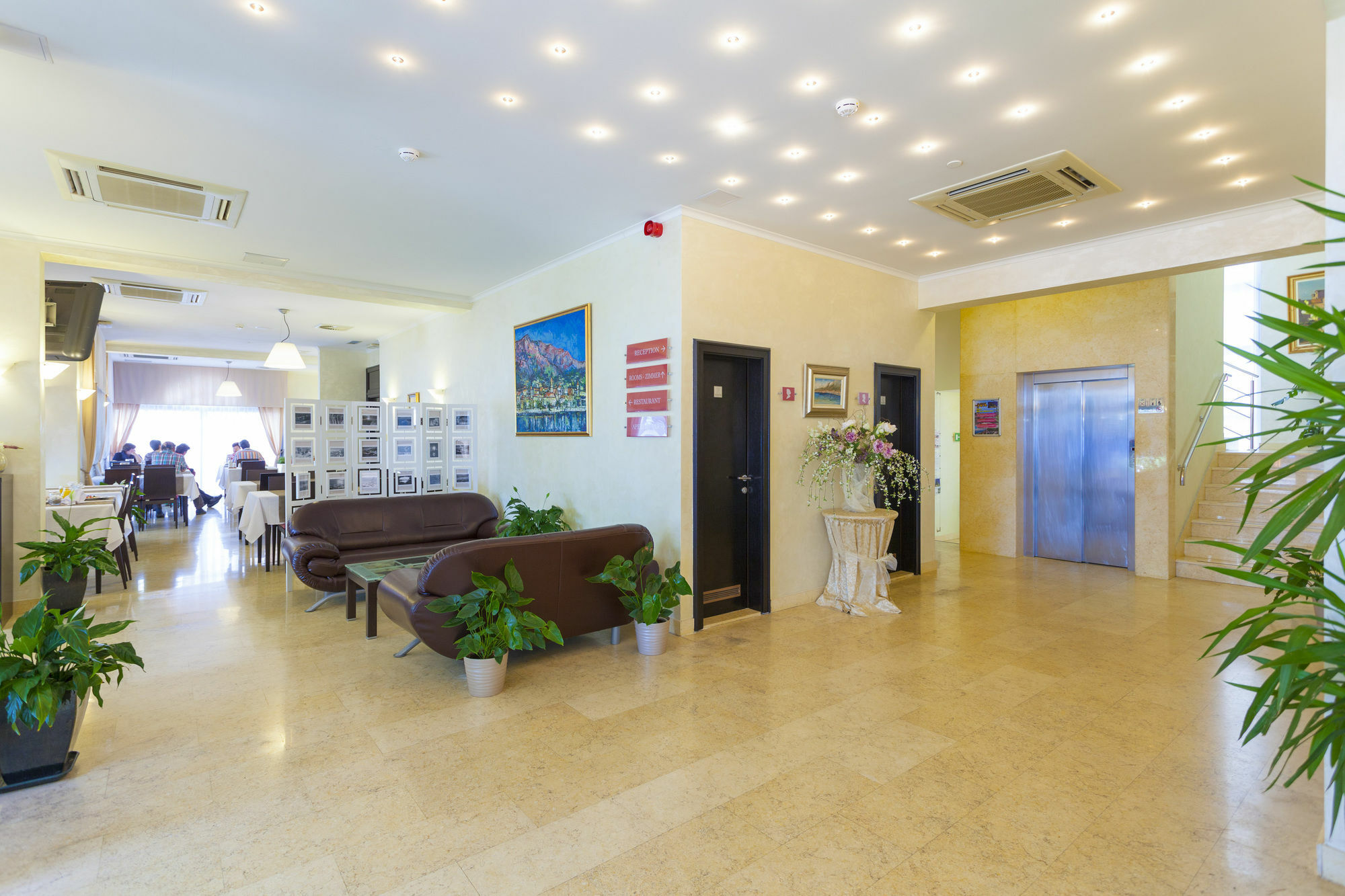 Hotel Milenij Макарска Екстериор снимка